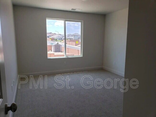 Building Photo - 3226 E 2390 S