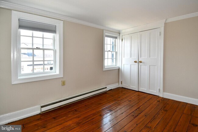 Building Photo - 17 - Apt. #1 Madision Street Unit