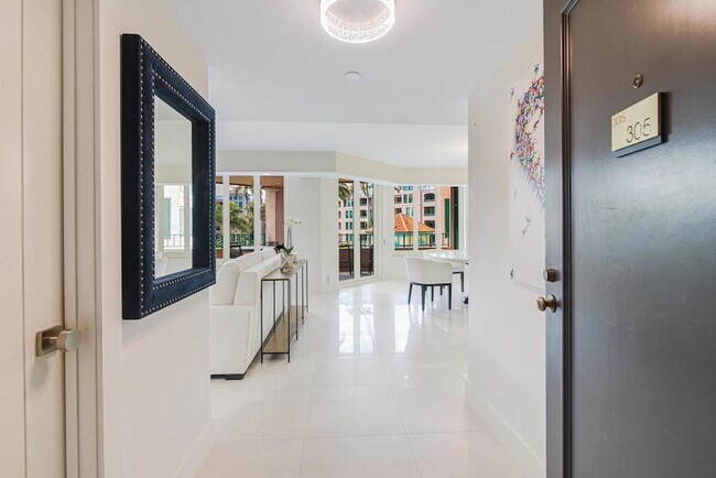 Building Photo - 100 SE 5th Ave