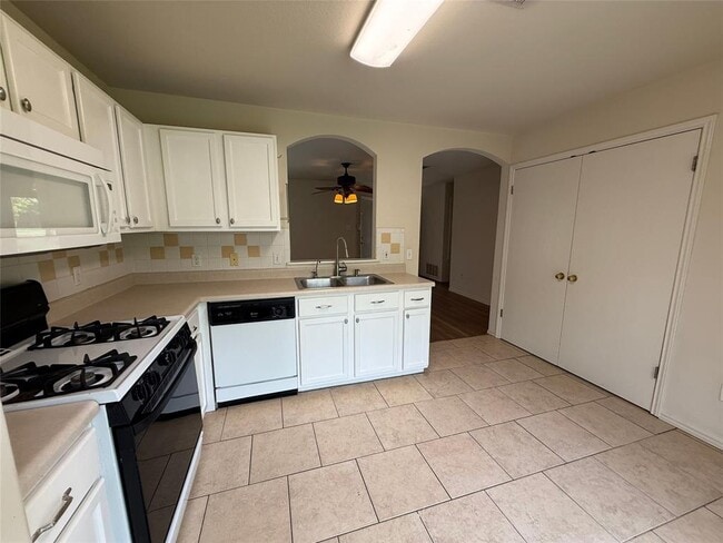 Building Photo - 224 Jim Miller Dr