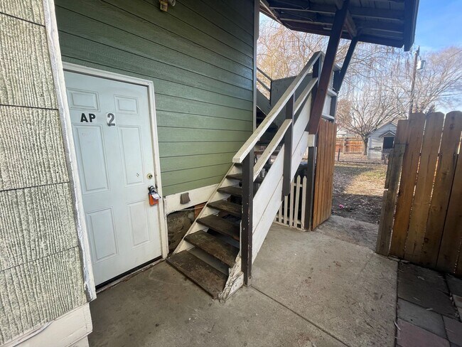 Building Photo - 506 S Naches Ave