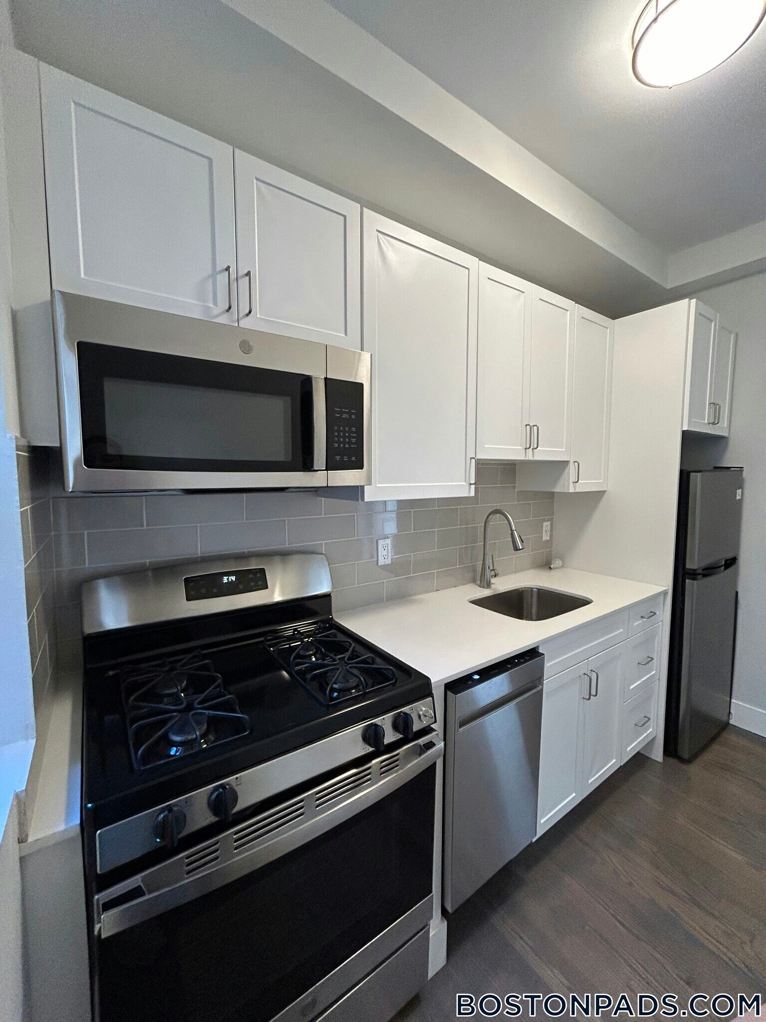 Building Photo - 77 Park Dr