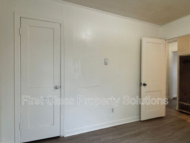 Building Photo - 1904 NE 25th St