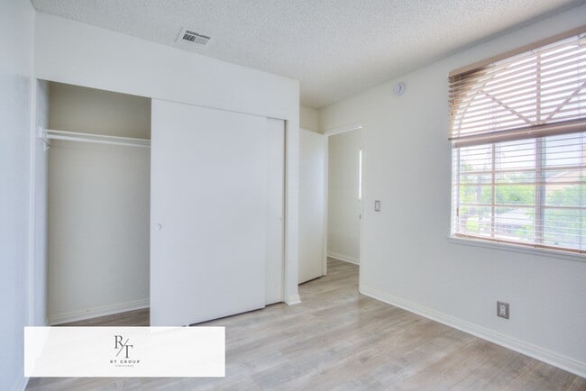 Building Photo - Freshly painted and featuring brand new 2nd-floor flooring 3 Bedrooms, 2.5 Bathroom in Baldwin Park