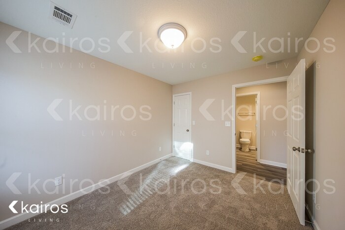 Building Photo - 1366 Maxwell Cir