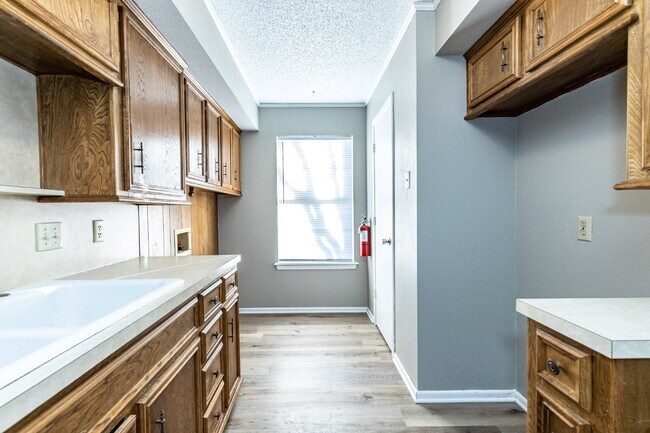 Building Photo - Great Space, Fresh feel!