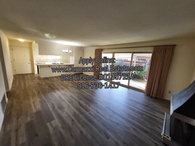 Building Photo - 6046 Vía Casitas