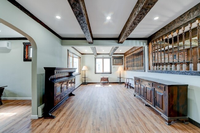 Building Photo - 815 3rd St