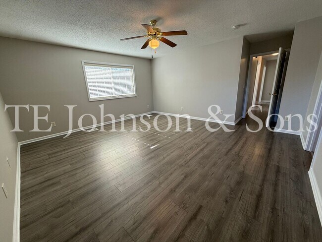 Building Photo - Spacious 4 Bedroom Home with Modern Comforts in Kernersville