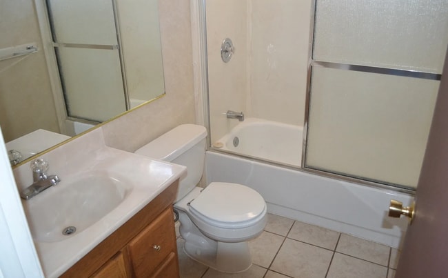 Building Photo - Move-In Special! 3 Bed 2 Bath Home in Stead