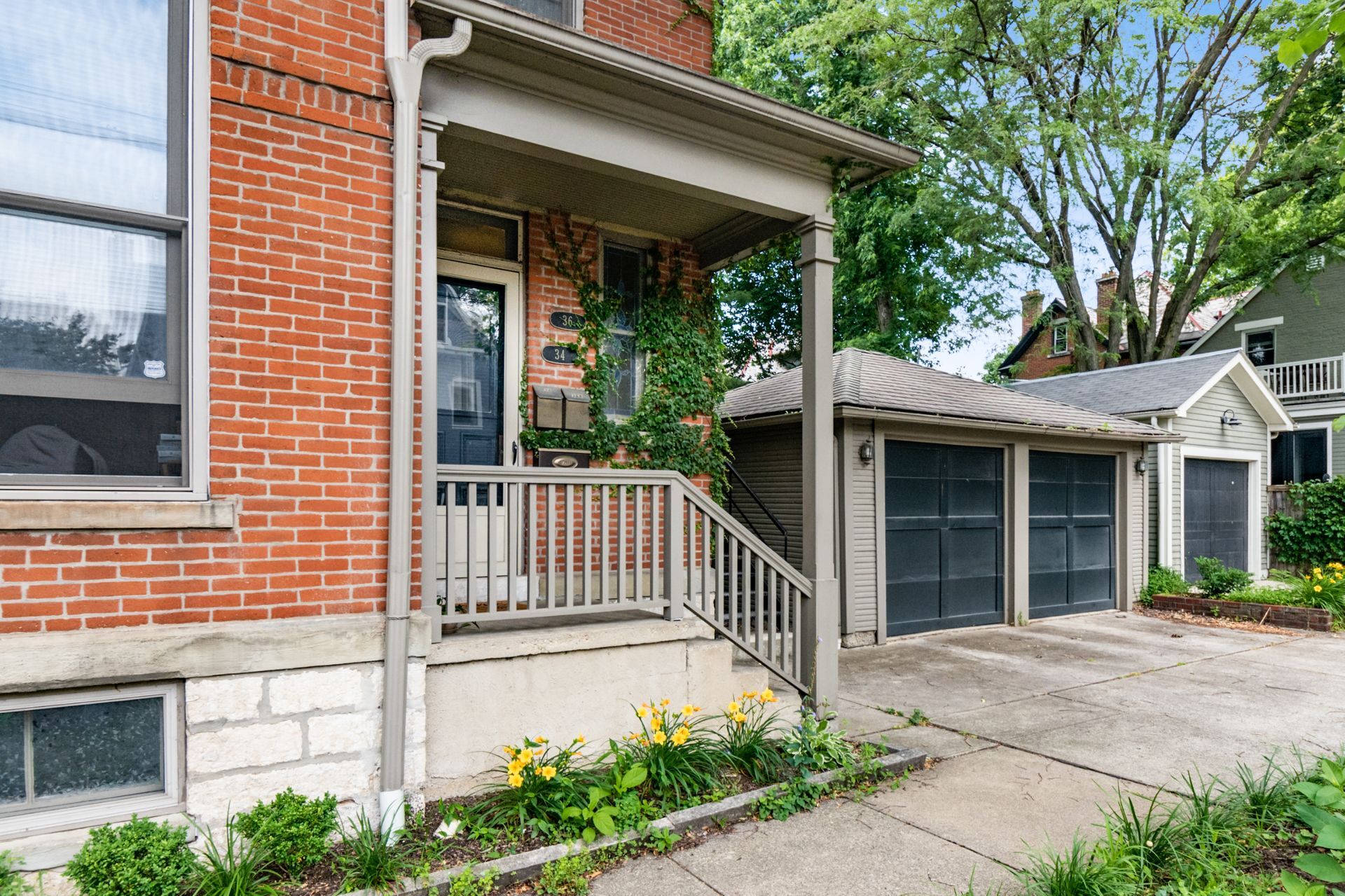 Building Photo - 36 E Kossuth St