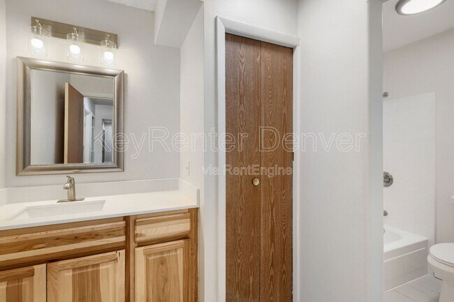 Building Photo - 14437 E 1st Dr