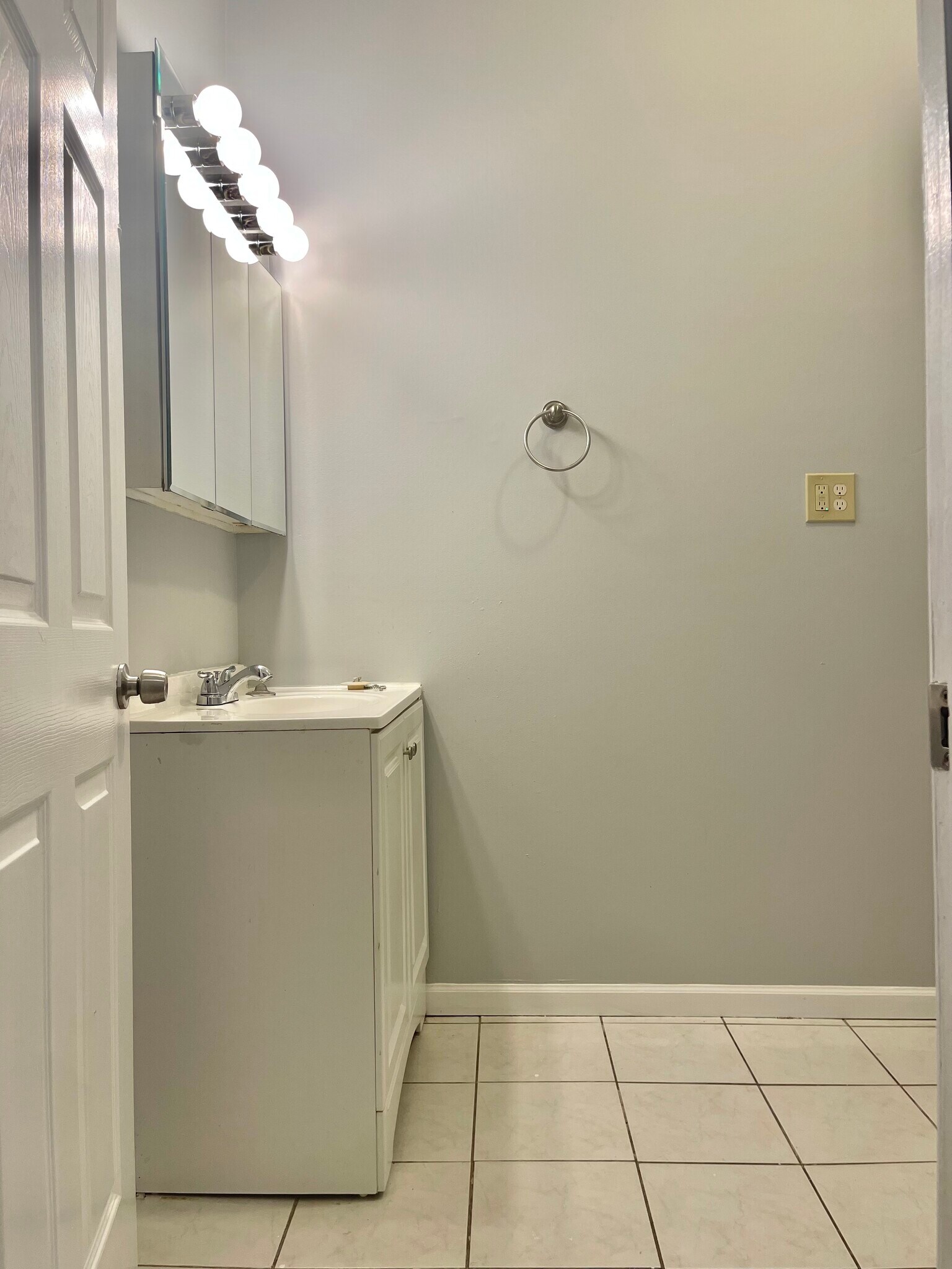 Building Photo - 4823 S Champlain Ave