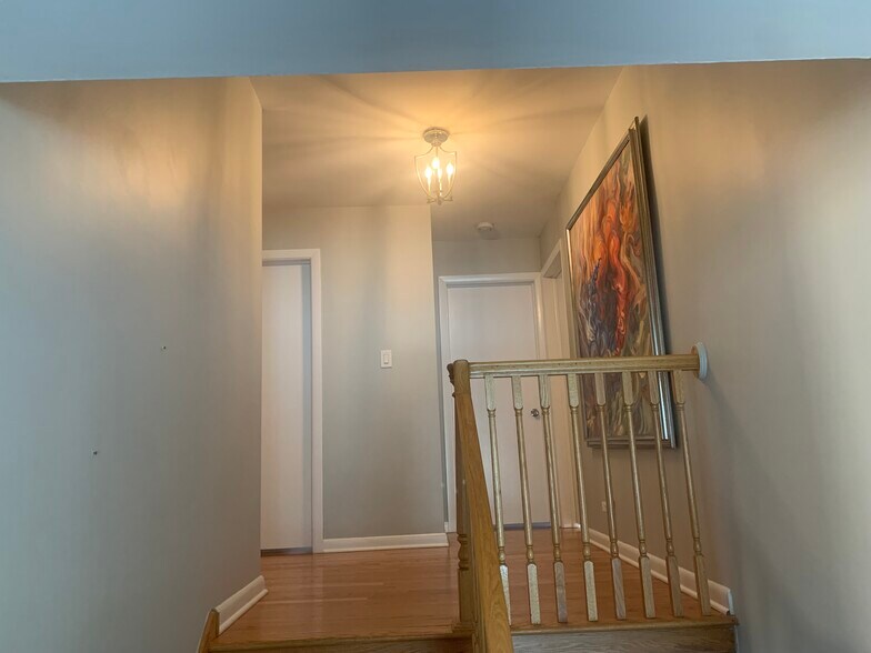Building Photo - 5669 N Kerbs Ave