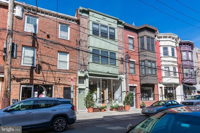 Building Photo - 742 S 4th St