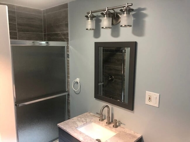 Building Photo - 63 River St