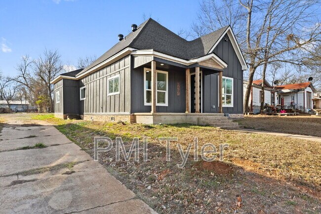 Building Photo - 1279 Bonham St