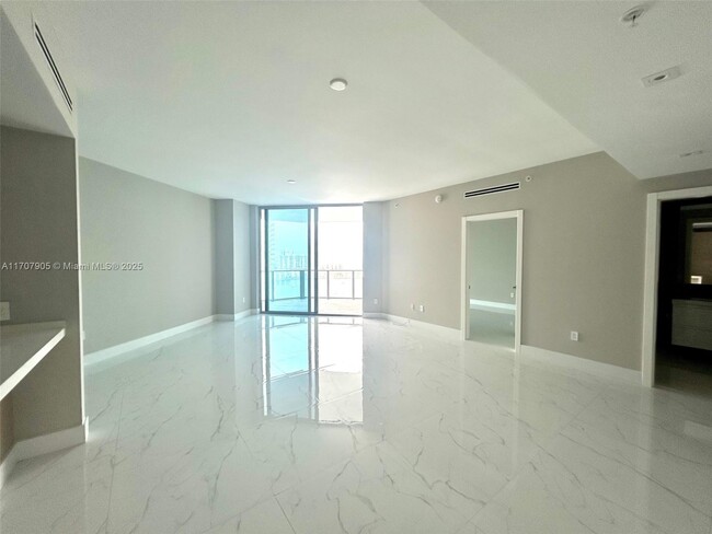 Building Photo - 17111 Biscayne Blvd