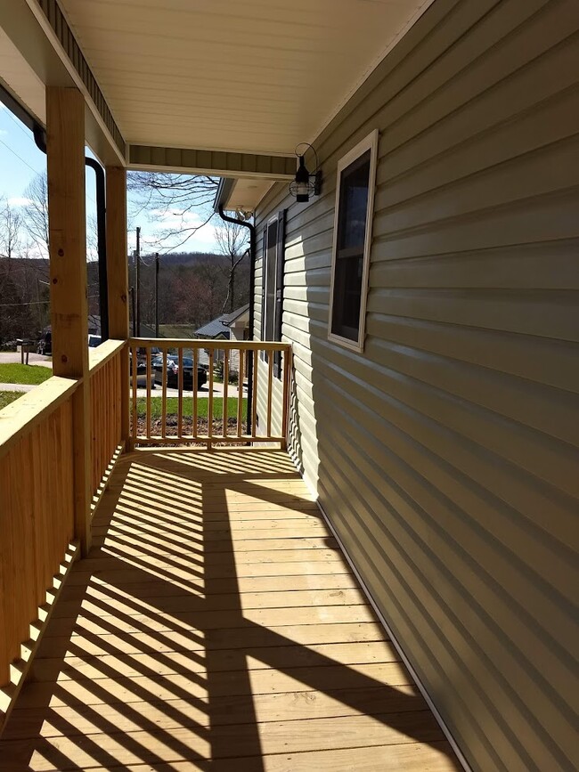Building Photo - 528 Siever Rd