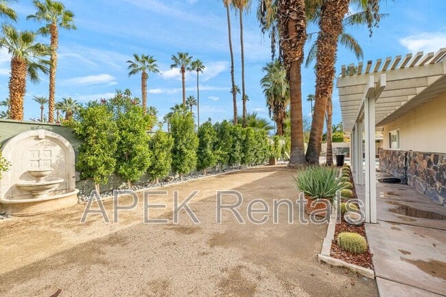 Building Photo - 1425 Vía Soledad