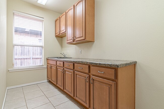 Building Photo - 405 Springwood Ct