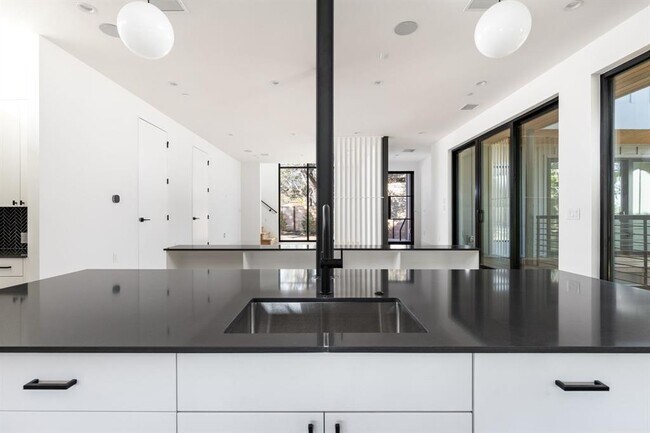 Building Photo - 1603 Chelsea Ln