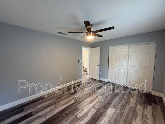 Building Photo - 805 W Yosemite Ave