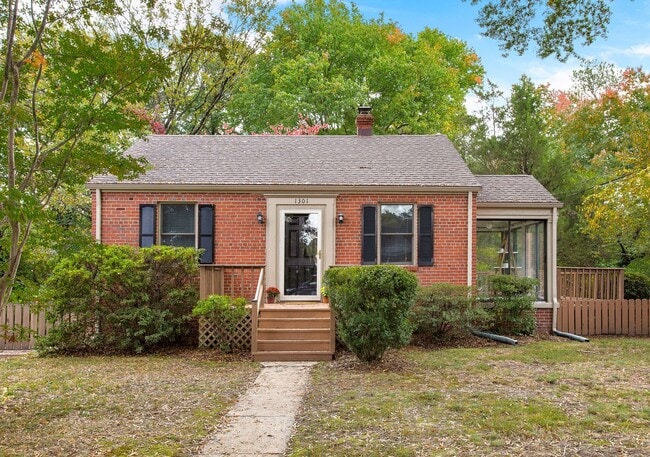 Building Photo - 2 Bedroom Home in Westhaven! ***Available Early September***