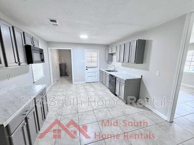Building Photo - 1521 Abernathy Rd
