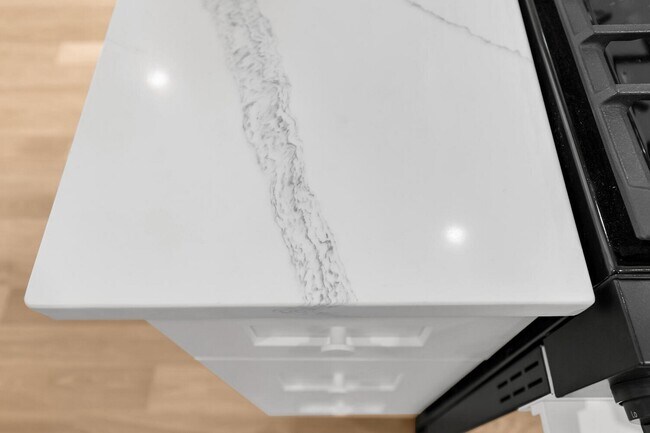 Building Photo - 516 River Rd