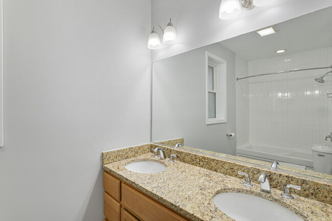 Building Photo - 7724 N Ashland Ave