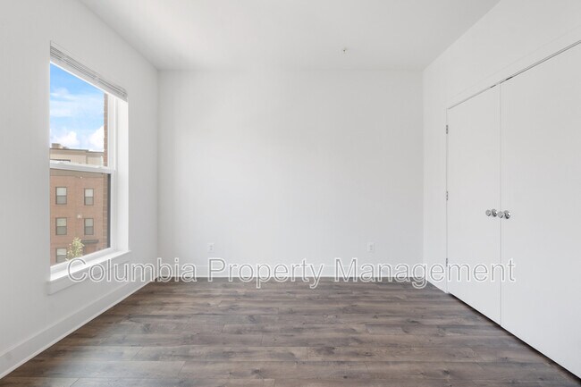 Building Photo - 14 Mural Walk NE