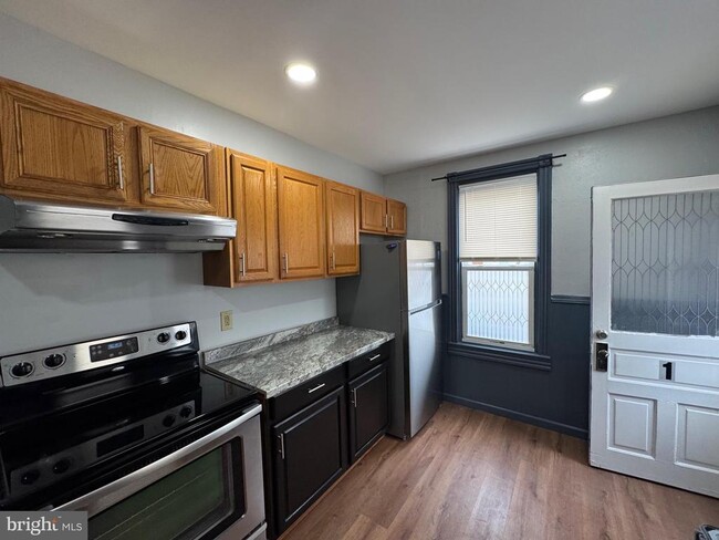 Building Photo - 1057 N 11th St