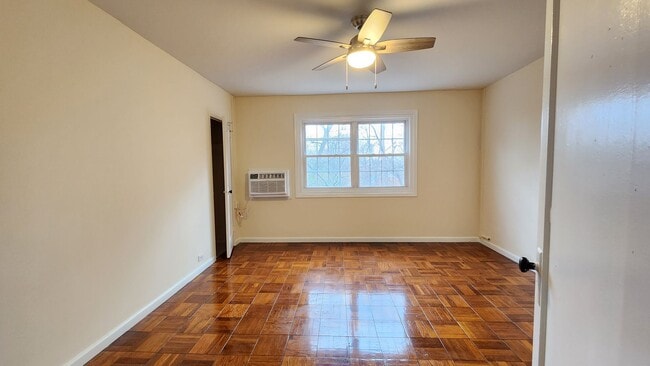 Building Photo - Spacious and Bright End Unit in Park-like Setting