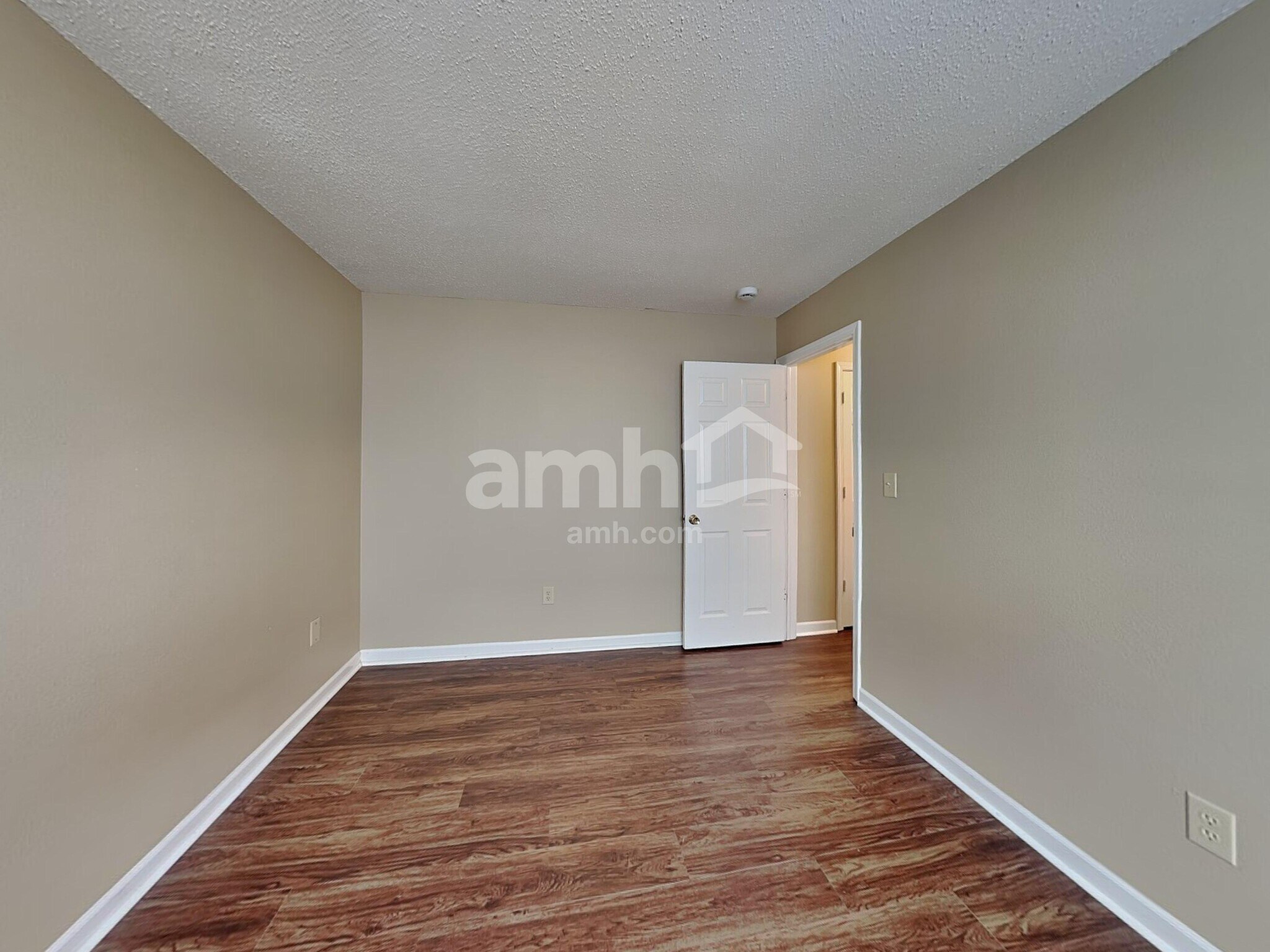 Building Photo - 15260 Fawn Meadow Dr