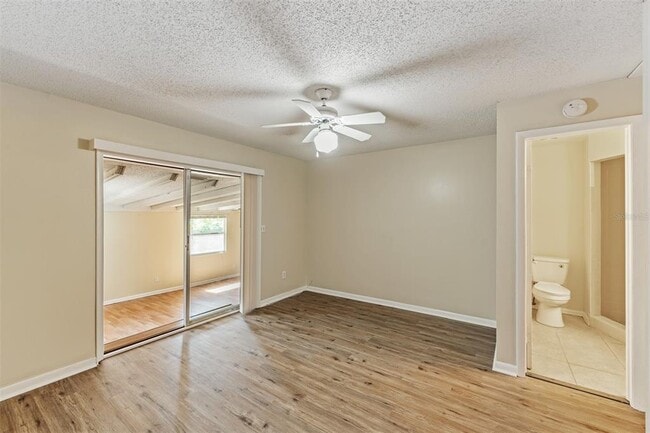 Building Photo - 9616 N Oklawaha Ave