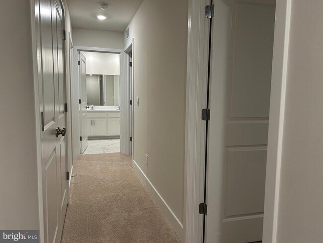 Building Photo - 140 Wappinger Ter