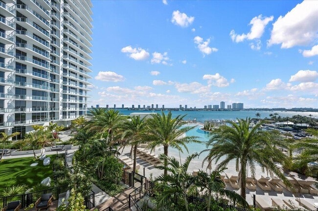 Building Photo - 220 Lake Shore Dr