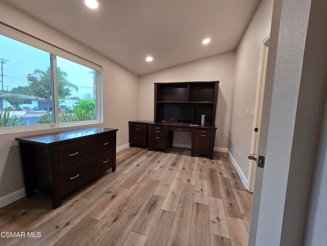 Building Photo - 1129 Burtonwood Ave