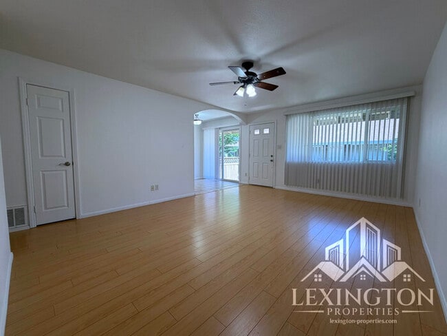 Building Photo - Stunning, 2BD/1BA, Condo in the Villaggio Community off Madison Ave. and Auburn Blvd.! ***Move-in...
