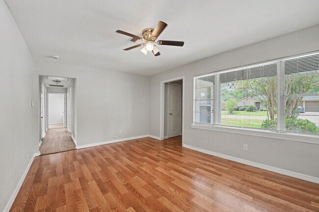 Building Photo - 8433 Woodlyn Rd