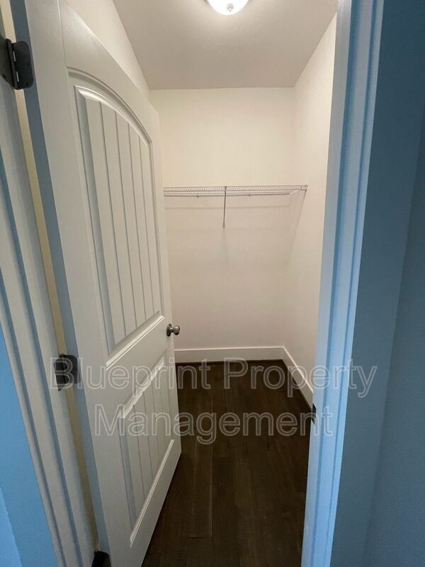 Building Photo - 521 59th Pl S