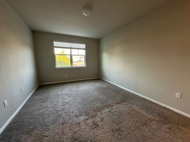 Building Photo - 14012 Luisium View