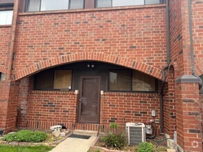 Building Photo - 901 S Racine Ave