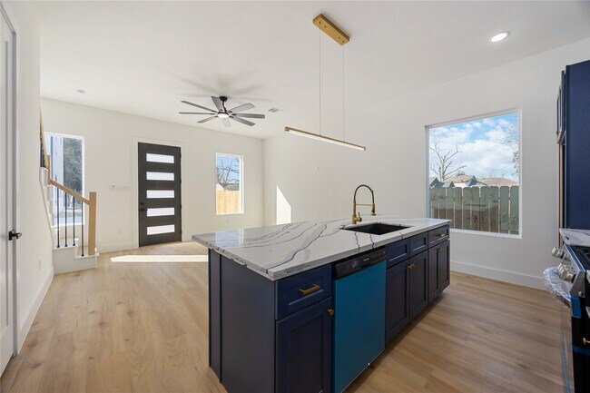 Building Photo - 4533 Bricker St