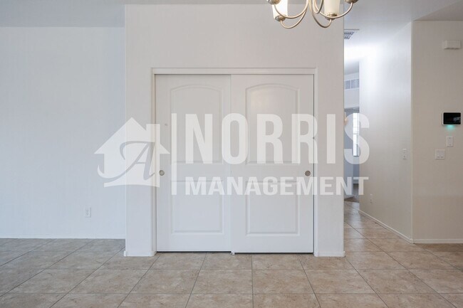 Building Photo - Beautiful Home in Mission Royale