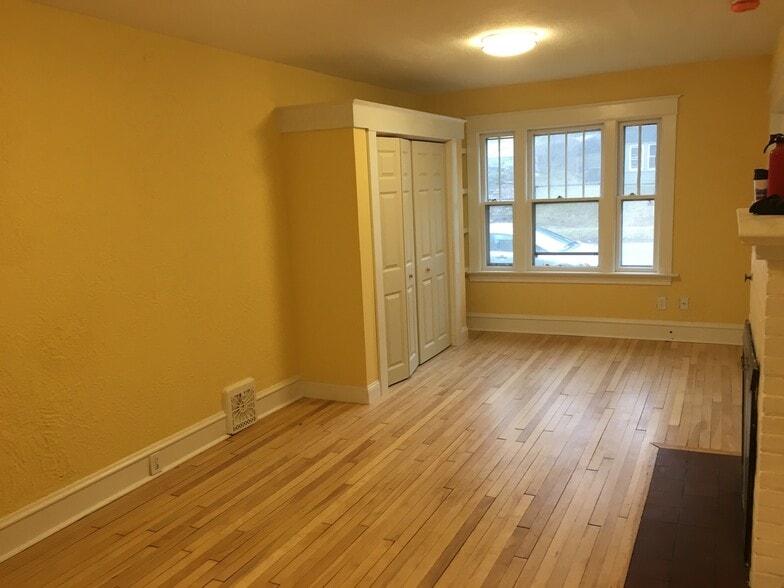 Building Photo - 361 S Winooski Ave
