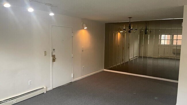 Primary Photo - 2 br, 1.5 bath Condo - East Meadow Condomi...