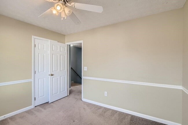 Building Photo - 391 Lake Valley Dr SW