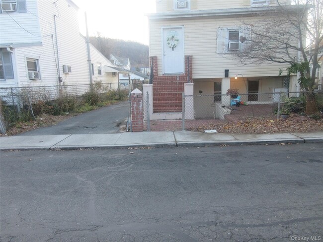 Primary Photo - 32 2nd St